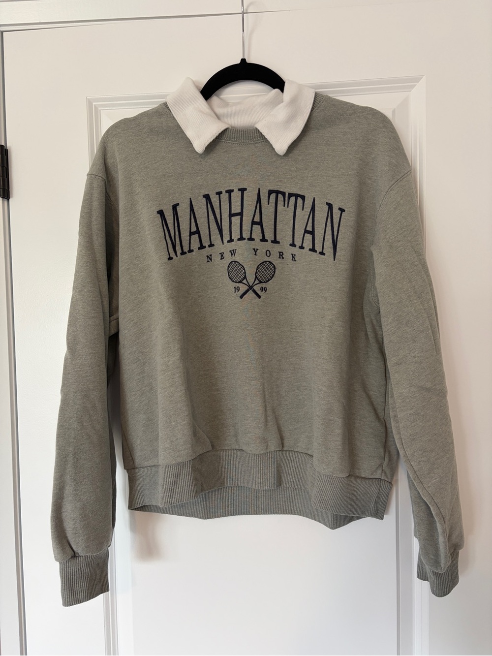 Hollister Manhattan Crewneck Sweatshirt - Light Gray & Navy